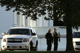 Members of the Secret Service keep watch near the North Portico entrance to the White House in Washington September 22, 2014. The Texas man accused of breaking into the White House while armed with a knife is a U.S. military veteran who was decorated for his service in the Iraq war, the U.S. Army said on Sunday. Omar Gonzalez, 42, is expected to appear in court in Washington on Monday facing a charge of unlawfully entering a restricted building or grounds while carrying a deadly or dangerous weapon. If convicted, he faces up to 10 years in prison. REUTERS/Kevin Lamarque (UNITED STATES - Tags: POLITICS CRIME LAW)