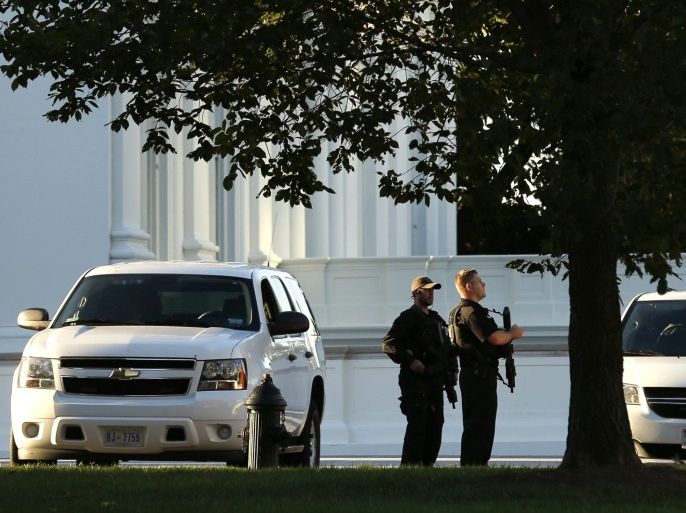 Members of the Secret Service keep watch near the North Portico entrance to the White House in Washington September 22, 2014. The Texas man accused of breaking into the White House while armed with a knife is a U.S. military veteran who was decorated for his service in the Iraq war, the U.S. Army said on Sunday. Omar Gonzalez, 42, is expected to appear in court in Washington on Monday facing a charge of unlawfully entering a restricted building or grounds while carrying a deadly or dangerous weapon. If convicted, he faces up to 10 years in prison. REUTERS/Kevin Lamarque (UNITED STATES - Tags: POLITICS CRIME LAW)