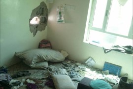 آثار قصف مسلحي الحوثي لمنزل الإعلامي محمد الجماعي