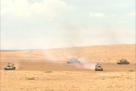 تركيا تنشر آليات عسكرية على الحدود مع سوريا
