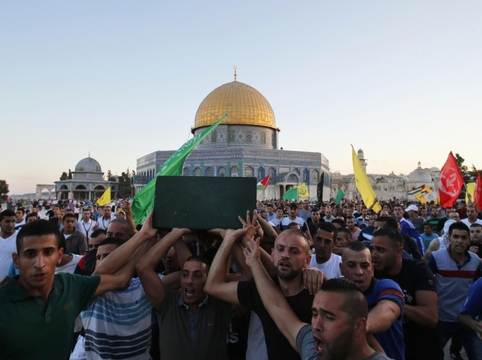 Palestinians carry the coffin of Mohammed Sinokrot during his funeral in front of the Dome of the Rock, on the compound known to Muslims as Noble Sanctuary and to Jews as Temple Mount, in Jerusalem's Old City September 8, 2014. Scores of Palestinians rioted in the East Jerusalem neighbourhood of Wadi al-Joz for a second day after hearing that the youth from their neighbourhood had died of wounds suffered in a clash with Israeli police last week. Sinokrot succumbed to a head wound suffered during a protest a week ago but the circumstances of how he sustained the wound were in dispute. REUTERS/Ammar Awad (JERUSALEM - Tags: POLITICS CIVIL UNREST RELIGION)