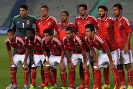 Egypt's Al-Ahly players pose for a group picture ahead of the second leg of their CAF Confederation Cup semi-final football match against Cameroons Coton Sport club in Cairo on September 28, 2014. AFP PHOTO / KHALED DESOUKI