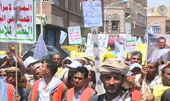 أنصار جماعة الحوثي يعطلون حركة السير