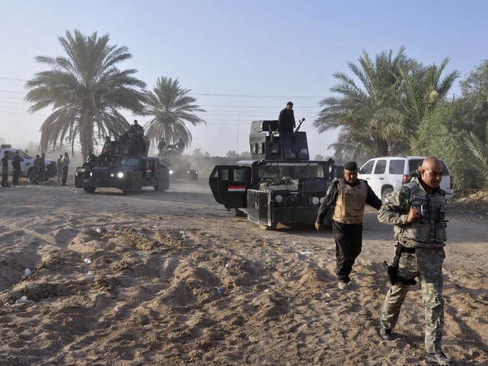 القوات العراقية تقاتل في جبهات عديدة مسلحي تنظيم الدولة (رويترز)