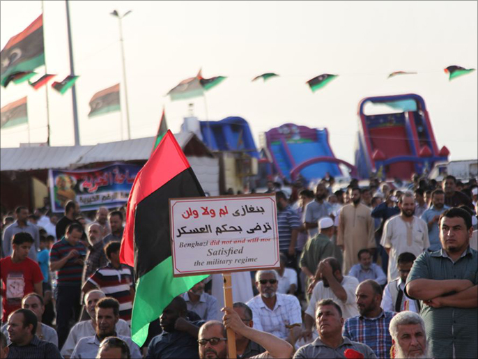 ‪مظاهرة حاشدة في بنغازي تأييدا لثوار المدينة‬ (الجزيرة)