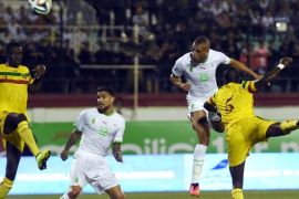 Algeria's defender Carl Medjani (L) and forward Islam slimani (2nd R) vie for the ball during the 2015 African Cup of Nations qualifying football match between Algeria and Mali on September 10, 2014 at the Mustapha-Tchaker stadium in Blida. AFP PHOTO / FAROUK BATICHE