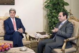 U.S. Secretary of State John Kerry (L) listens while Egyptian President Abdel Fattah al-Sisi talks before a meeting at the presidential palace in Cairo September 13, 2014. REUTERS/Brendan Smialowski/Pool (EGYPT - Tags: POLITICS)