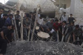 Residents remove debris to look for survivors at a site hit by what activists claim were at least five air strikes by forces of Syria's President Bashar al-Assad in Douma, eastern al-Ghouta, near Damascus September 11, 2014. REUTERS/Bassam Khabieh (SYRIA - Tags: POLITICS CIVIL UNREST CONFLICT)