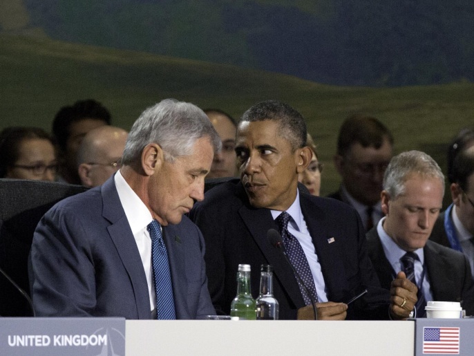 أوباما ووزير دفاعه تشاك هيغل في قمة الناتو (أسوشيتد برس)
