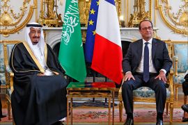 French President Francois Hollande (R) and Saudi Crown Prince Salman bin Abdulaziz al-Saud are seen prior to their meeting at the Elysee Palace in Paris, September 1, 2014. REUTERS/Jacques Brinon/Pool (FRANCE - Tags: POLITICS ROYALS)