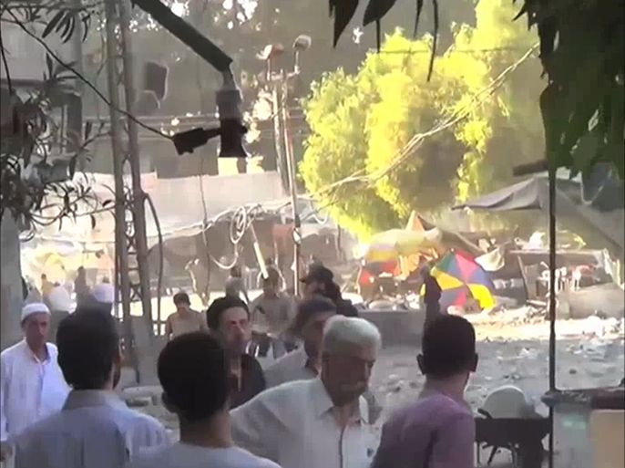 طيران النظام يشن غارات على سوق حمورية بريف دمشق