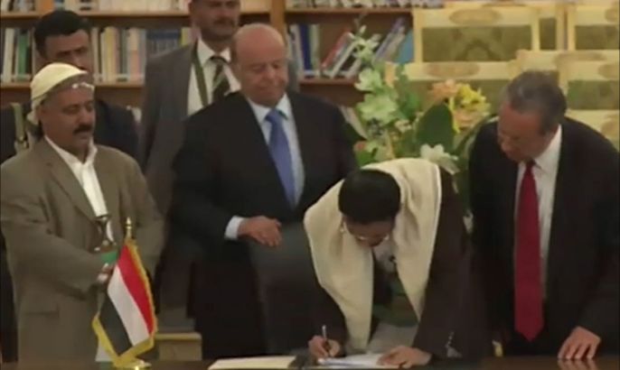 توقيع الاتفاق لإنهاء الأزمة باليمن والحوثيون يرفضون ملحقه الأمني