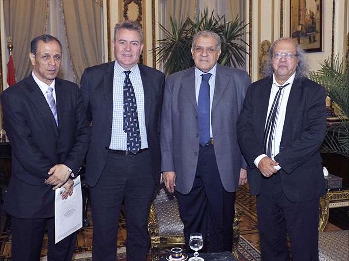 اجتماع للاتحاد الدولي للصحفيين برئيس الوزارء المصري ابراهيم محلب