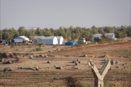 نزوح 1500 تركماني إلى الحدود التركية السورية