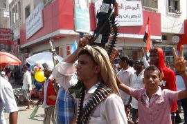 الحديدة تشهد تظاهرة مسلحة أمس السبت للمطالبة بخروج مسلحي الحوثي(الجزيرة نت)
