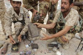Yemeni soldiers display explosive devices planted by al Qaeda insurgents and later dismantled by the army in al-Mahfad in the southern Yemeni province of Abyan, May 23, 2014. Picture taken May 23, 2014. To match Insight YEMEN-CAMP/ REUTERS/Khaled Abdullah (YEMEN - Tags: MILITARY POLITICS CIVIL UNREST TPX IMAGES OF THE DAY)