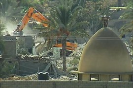 الجيش المصري يواصل عمليات هدم المنازل بسيناء
