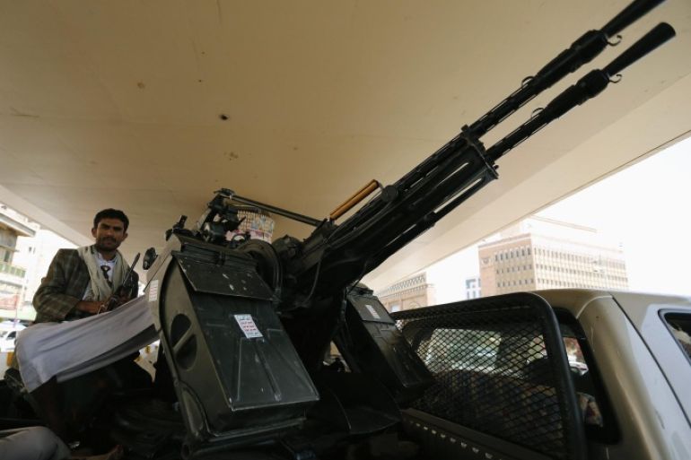Shi'ite Houthi militants ride on the back of a patrol vehicle equipped with an anti-aircraft machine gun they have taken from the army recently, in Sanaa September 25, 2014. Yemeni President Abd-Rabbu Mansour Hadi has warned Yemenis their country is heading towards civil war after the takeover of the capital by Shi'ite Muslim rebels, a move that has allowed the insurgents to dictate terms to a weakened, fractured government. REUTERS/Khaled Abdullah (YEMEN - Tags: POLITICS CIVIL UNREST MILITARY)