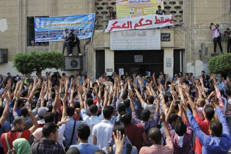 Student protesters hold a rally at Cairo University in Cairo, Egypt, Sunday, Oct. 12, 2014. Security officials said police backed by armored vehicles have stormed the campuses of at least two prominent Egyptian universities to quell anti-government protests by students. Sunday's largest rallies took place at Cairo and the Islamist al-Azhar universities. They were organized by supporters of ousted Islamist President Mohammed Morsi. (AP Photo/El Shorouk, Aly Hazzaa) EGYPT OUT