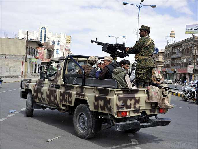 ‪مسلحون حوثيون في شوارع صنعاء اليوم‬ (الأوروبية)