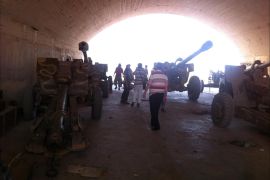 بعض من المدفعية الثقيلة التي سيطر عليها تنظيم الدولة في الرقة