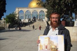 غليك في الحرم القدسي وبحوزته صورة للهيكل المزعوم