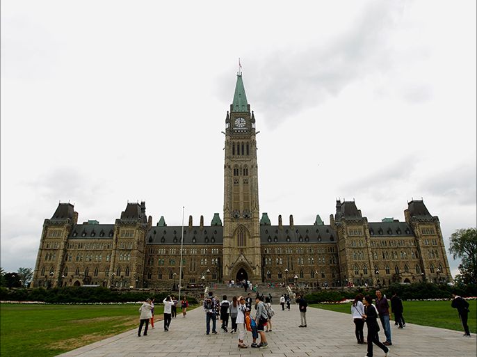 epa04457939 (FILE) A file photo dated 07 August 2013 showing tourists viewing the parliament buildings in the Canadian capital of Ottawa, Ontario, Canada. Reports on 22 October 2014 state a Canadian soldier standing guard at a war memorial opposite the Parliament building in Ottawa has been shot by a gunman who got away and is being sought among the Canadian government buildings. Reports also state Canadian Prime Minister Stephen Harper had left the parliament and is safe.  EPA