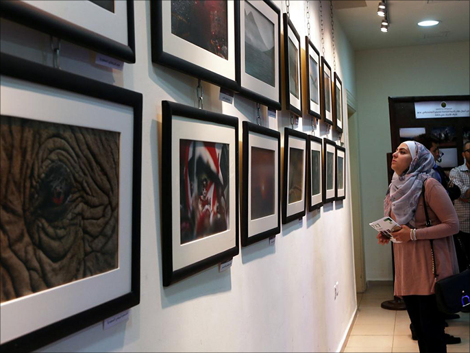 ‪الجمهور اقترب من تجارب عربية متنوعة في فنّ التصوير‬ (الجزيرة)