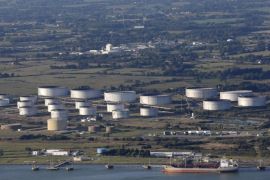 An aerial view shows a storage tank at the French oil giant Total refinery in Donges, western France, September 22, 2014. REUTERS/Stephane Mahe (FRANCE - Tags: BUSINESS ENERGY)
