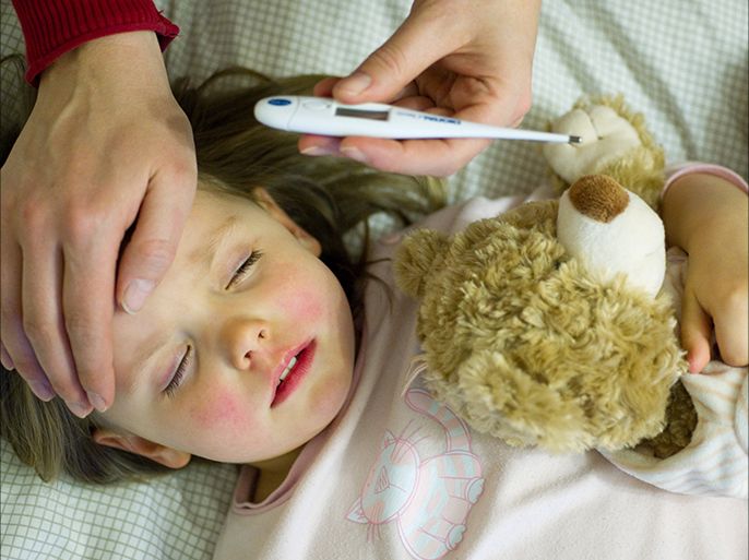إصابة الطفل بأكثر من 8 أمراض معدية على مدار العام، مثل نزلة البرد واحتقان اللوزتين والتهابات الجهاز الهضمي، تستلزم فحص جهازه المناعي لدى الطبيب.