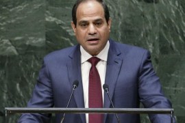 Egypt's President Abdel Fattah al-Sisi acknowledges applause as he takes the stage before his address to the 69th United Nations General Assembly at U.N. headquarters in New York, September 24, 2014. REUTERS/Mike Segar (UNITED STATES - Tags: POLITICS)