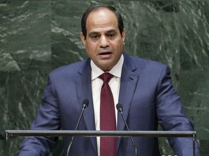 Egypt's President Abdel Fattah al-Sisi acknowledges applause as he takes the stage before his address to the 69th United Nations General Assembly at U.N. headquarters in New York, September 24, 2014. REUTERS/Mike Segar (UNITED STATES - Tags: POLITICS)