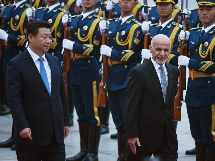 Afghanistan President Ashraf Ghani Ahmadzai (R) and Chinese President Xi Jinping (L) inspect Chinese honour guards during a welcome ceremony outside the Great Hall of the People in Beijing on October 28,2014. Ashraf Ghani Ahmadzai is on a vist to China from October 28 to 31. AFP PHOTO / WANG ZHAO