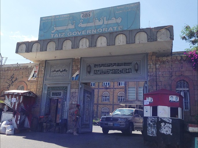 تعهدت السلطات الامنية بمحافظة تعز بحماية المدينة من مسلحي الحوثي (الجزيرة نت)