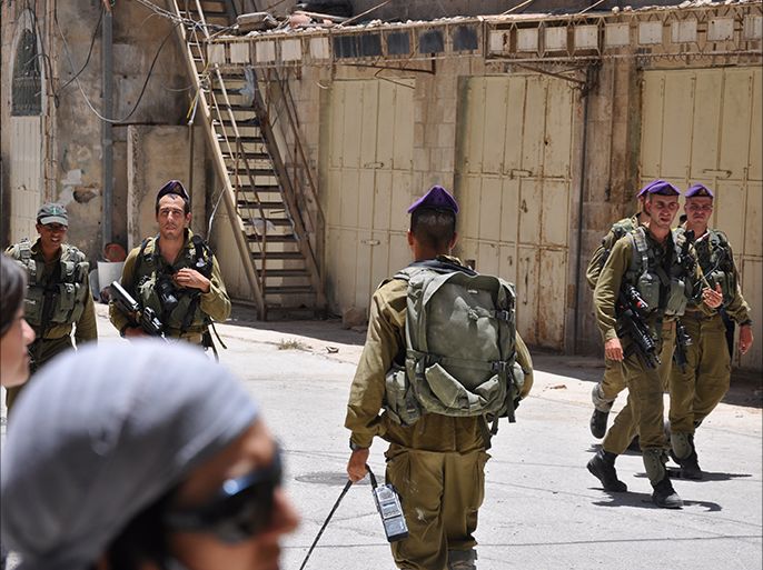 وحدة جولاني بجيش الاحتلال الإسرائيلي تنشط على مدار الساعة في البلدة القديمة بالخليل لتوفير الحماية للمستوطنين، التقطت الصورة بشهر يوليو تموز 2013