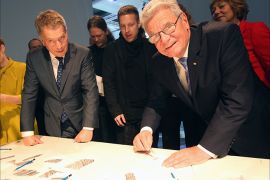 08-10-14-ROL023 - Frankfurt am Main, Hessen, GERMANY : German President Joachim Gauck (R) and Finland's President Sauli Niinisto (L) visit the Finnish booth during the opening day of the Frankfurt book fair, western Germany, on October 8, 2014. The Frankfurt Book Fair, the international publishing industry's biggest annual jamboree, opens with speeches by German President and his Finnish counterpart, whose country is this year's featured guest.