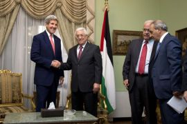 U.S. Secretary of State John Kerry (L) shakes hands with Palestinian President Mahmoud Abbas at Andalus Villa in Cairo October 12, 2014, on the sidelines of the Gaza Donor Conference. REUTERS/Carolyn Kaster/Pool (EGYPT - Tags: POLITICS)