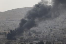 Smoke rises in the Syrian town of Kobani, as seen from the southeastern town of Suruc near the Mursitpinar border crossing on the Turkish-Syrian border October 10, 2014. Islamic State fighters seized more than a third of the Syrian border town of Kobani, a monitoring group said on Thursday, as U.S.-led air strikes failed to halt their advance and Turkish forces nearby looked on without intervening. REUTERS/Umit Bektas (TURKEY - Tags: POLITICS CONFLICT)