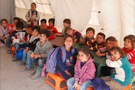 الأطفال يشاركون في نشاطات أسبوعية ويتعلمون المسرح والغناء في زحلة شرق لبنان في أكتوبر 24 2014
