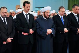 A handout picture released on the official Facebook page of the Syrian Presidency shows Syrian President Bashar al-Assad (2nd L) and Damascus's top cleric Adnan Afyouni (C), praying among other officials on the first day of Eid al-Adha at the Nuaman bin Bashir mosque in Damascus. Assad made a rare public appearance, attending the prayers on the Muslim Eid al-Adha holiday. AFP PHOTO / HO /THE OFFICIAL FACEBOOK PAGE OF THE SYRIAN PRESIDENCY == RESTRICTED TO EDITORIAL USE - MANDATORY CREDIT "AFP PHOTO / HO /THE OFFICIAL FACEBOOK PAGE OF THE SYRIAN PRESIDENCY" - NO MARKETING NO ADVERTISING CAMPAIGNS - DISTRIBUTED AS A SERVICE TO CLIENTS ==