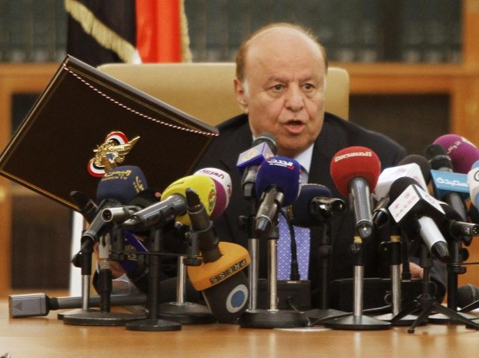 Yemen's President Abd-Rabbu Mansour Hadi speaks as he holds up an agreement signed between the government and Houthi rebels, in Sanaa September 21, 2014. Houthi rebels on Sunday signed the deal, brokered by U.N. special envoy Jamal Benomar, intended to end the fighting and pave the way for a new government within two weeks. Yemen's prime minister submitted his resignation on Sunday amid chaos over reported advances by Shi'ite Muslim Houthi rebels on some military buildings and government offices in the capital. REUTERS/Mohamed al-Sayaghi (YEMEN - Tags: POLITICS CIVIL UNREST)