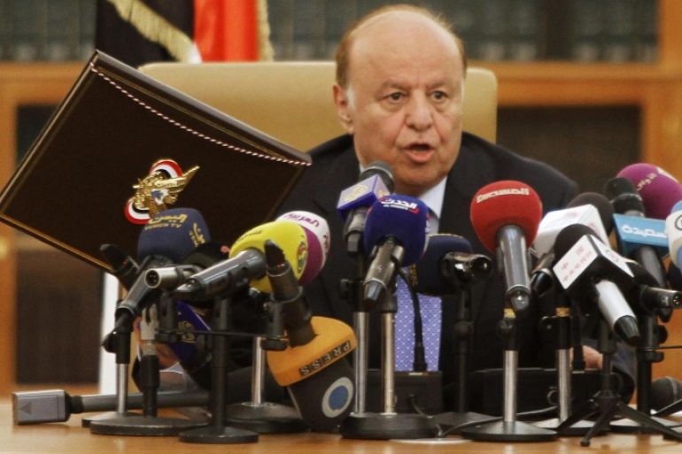 Yemen's President Abd-Rabbu Mansour Hadi speaks as he holds up an agreement signed between the government and Houthi rebels, in Sanaa September 21, 2014. Houthi rebels on Sunday signed the deal, brokered by U.N. special envoy Jamal Benomar, intended to end the fighting and pave the way for a new government within two weeks. Yemen's prime minister submitted his resignation on Sunday amid chaos over reported advances by Shi'ite Muslim Houthi rebels on some military buildings and government offices in the capital. REUTERS/Mohamed al-Sayaghi (YEMEN - Tags: POLITICS CIVIL UNREST)