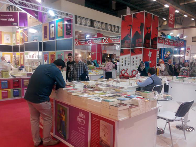‪جانب من زوايا معرض إسطنبول الدولي للكتاب‬ (الجزيرة نت)