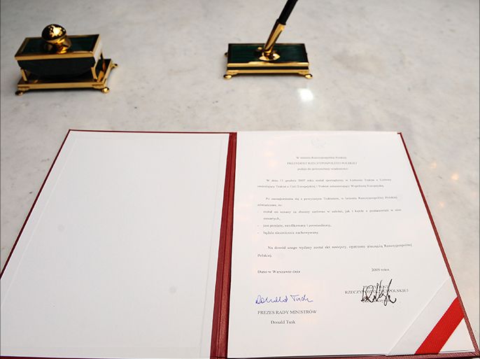 epa01893151 A view of the Treaty of Lisbon ratification document after the signing ceremony at Presidential Palace in Warsaw, Poland, 10 October 2009. Polish President Lech Kaczynski signed the EU's reform treaty into law on Saturday, leaving the Czech Republic as the only country still to ratify the document. EPA