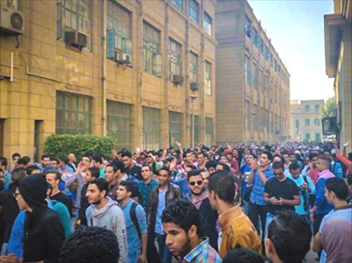 طلاب جامعة القاهرة تظاهروا تحت شعار "جامعات مصر تحت الحصار"