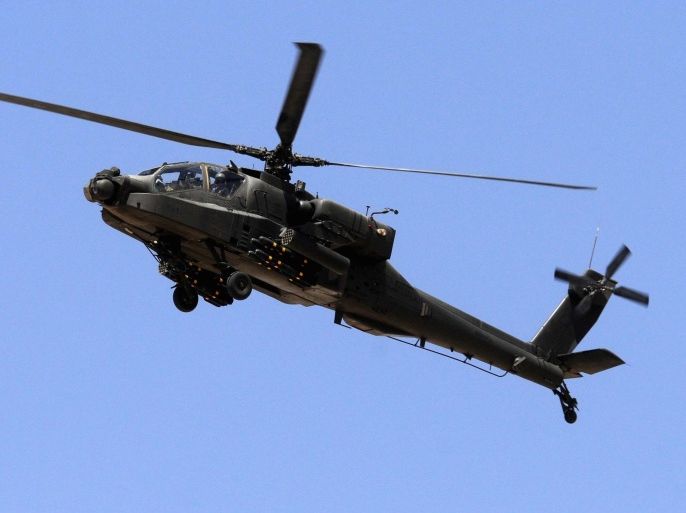 An Egyptian Apache helicopter flies in the direction towards al-Jura district in El-Arish city from Sheikh Zuwaid, around 350 km (217 miles) northeast of Cairo May 21, 2013. Egypt's army and police stepped up roadblocks in an area of northern Sinai as they tried to track down militant Islamists who kidnapped seven security officers last week, a security source said on Tuesday. REUTERS/Stringer (EGYPT - Tags: POLITICS MILITARY)