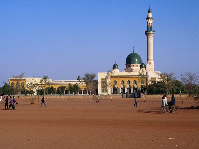 The Grand Mosque and a vast red dirt square in Niamey- الموسوعة