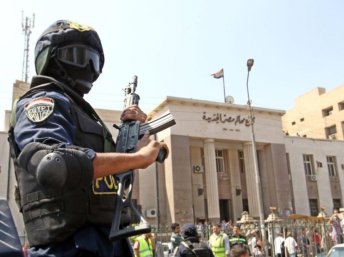 Egyptian policemen stand guard in the area where a home-made bomb went off near a court in the Heliopolis district, Cairo, Egypt, 25 June 2014. Two crude bombs went off at stations of the Cairo subway system, leaving three people injured, police said.The apparently synchronized explosions occurred at the Shubra al-Kheima and Ghamra stations in northern and eastern Cairo respectively. Police said explosives experts had defused a third bomb at the station of Hadayek al-Quba near the presidential palace.The blasts prompted a brief suspension of the service Elsewhere, one person was injured when a bomb exploded outside a court building in the eastern Cairo quarter of Heliopolis. The blast was the second to occur in the same place this year. Egypt has seen a spate of attacks, targeting mainly security forces since July when the army deposed Islamist president Mohammed Morsi, the country's first democratically elected president.The military-backed government has blamed the unrest on Morsi's Muslim Brotherhood and designated it a terrorist organization.The group has repeatedly denied links to violence and accused authorities of oppression.Ex-army chief Abdel-Fattah al-Sissi, who was sworn in as president earlier this month, has vowed to re-establish security in the country.