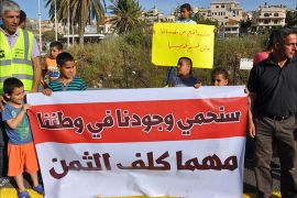 فلسطينيو 48 يصعدون بالمظاهرات والمنددة بالعنصرية وجرائم "تدفيع الثمن"، شعارات رفعت بأم الفحم في شهر أبريل-نيسان 2014 احتجاجا على اعتداءات المستوطنين على المساجد والمقدسات.
