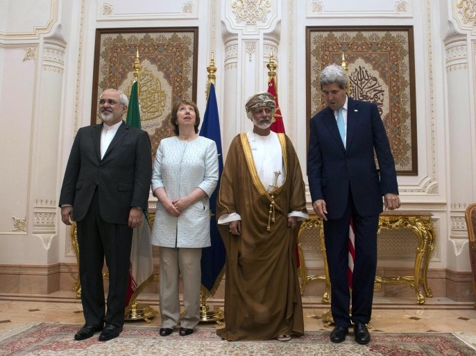 US Secretary of State John Kerry (R), former EU top diplomat Catherine Ashton,(2nd L), Iranian Foreign Minister Javad Zarif (L) and Omani Minister Responsible for Foreign Affairs Yussef bin Alawi (2nd R) pose for a photo in Muscat on November 9, 2014. Kerry will seek a breakthrough in nuclear talks with Iran, with domestic pressures in both countries now weighing heavily on hopes for a deal. Kerry and Zarif will seek to close substantial gaps that in recent months have blocked efforts to turn an interim agreement into a comprehensive settlement.  .    AFP PHOTO/NICHOLAS KAMM/POOL